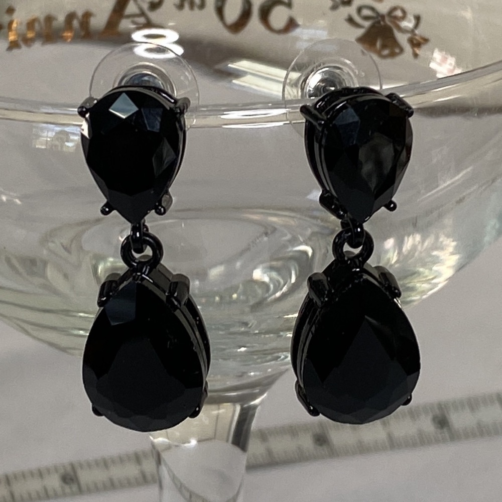 Pear shape black faceted tear drop earrings